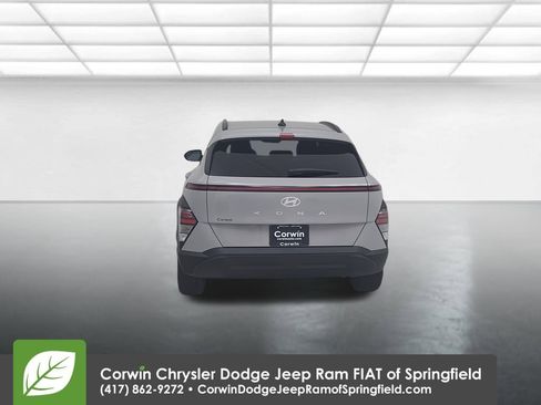 Used 2025 Hyundai Kona SEL image 12