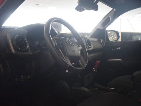 Used 2018 Toyota Tacoma TRD Sport w/ Technology Package image 40