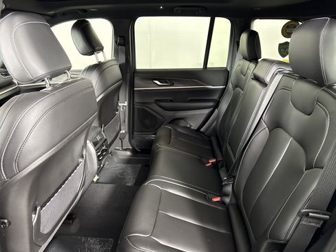 New 2025 Jeep Grand Cherokee Limited w/ Trailer Tow Package image 14