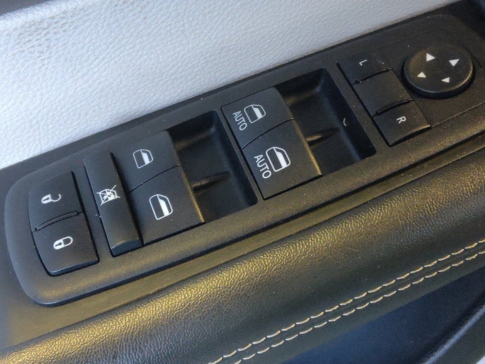 Used 2022 Chrysler Voyager LX FWD image 27