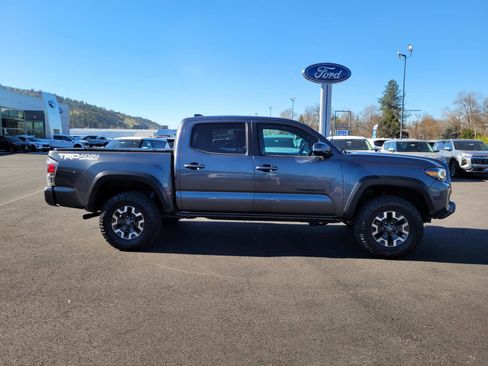Used 2021 Toyota Tacoma TRD Off-Road w/ TRD Premium Off Road Package image 4