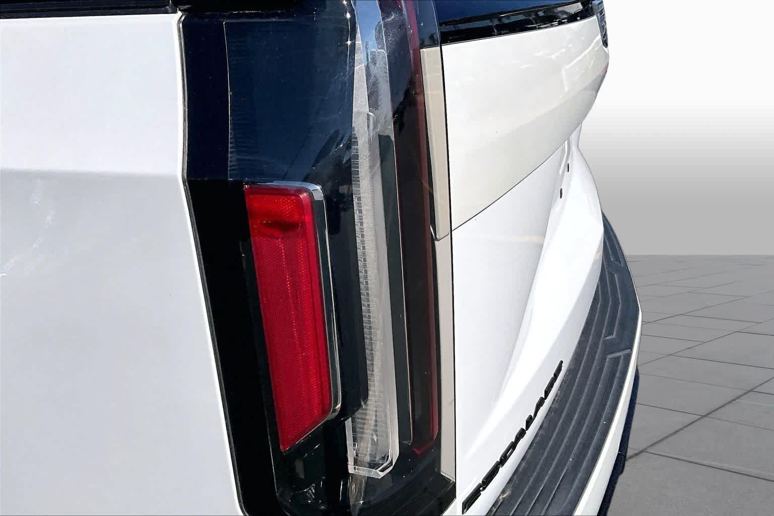 Used 2023 Cadillac Escalade ESV Sport Platinum w/ LPO, ONYX Package AWD/4WD image 28