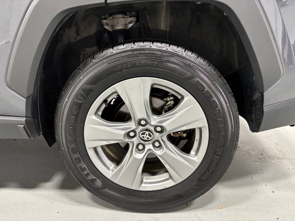 Used 2025 Toyota RAV4 XLE AWD/4WD image 62