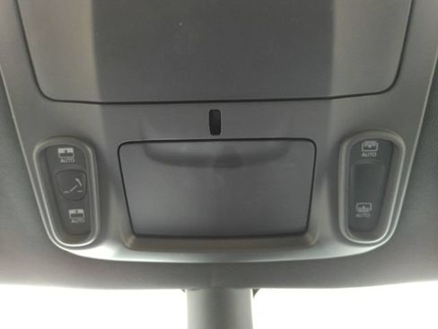 Used 2025 Chrysler Pacifica Limited FWD image 57