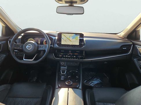 Used 2021 Nissan Rogue Platinum image 11