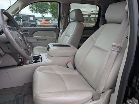 Used 2013 Chevrolet Avalanche LTZ image 26