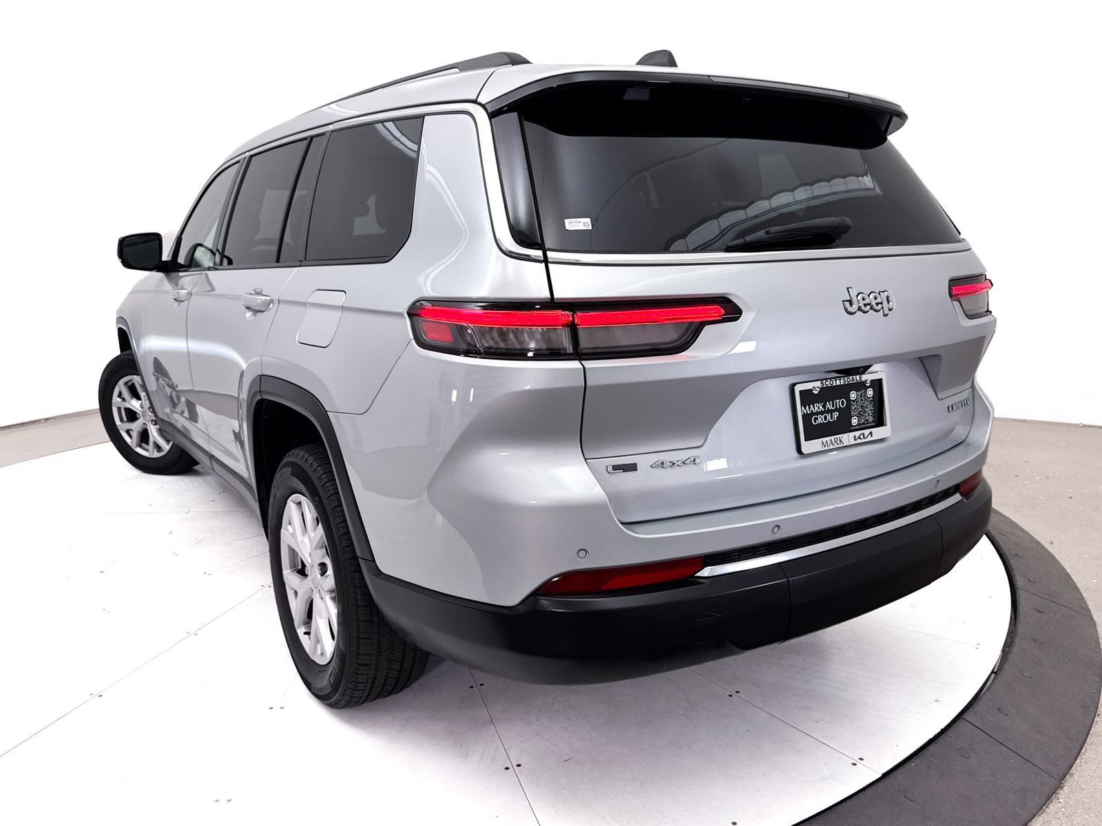 Used 2022 Jeep Grand Cherokee L Limited AWD/4WD image 9