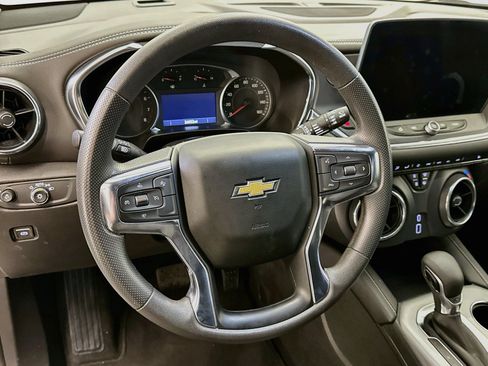 Used 2025 Chevrolet Blazer LT AWD/4WD image 18