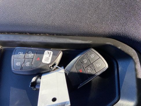 Used 2023 GMC Sierra 1500 SLT image 41