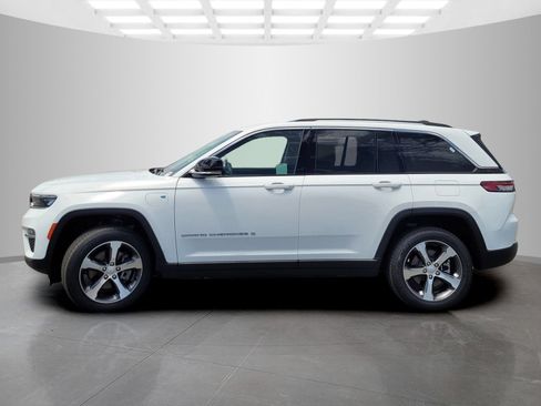 Used 2023 Jeep Grand Cherokee 4WD 4xe image 9