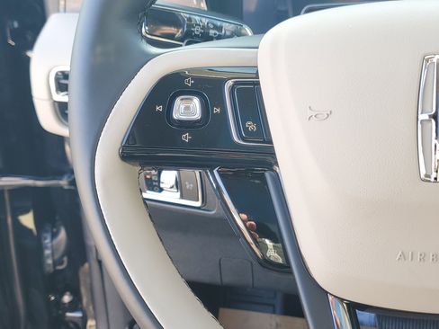 New 2026 Lincoln Corsair Reserve image 17