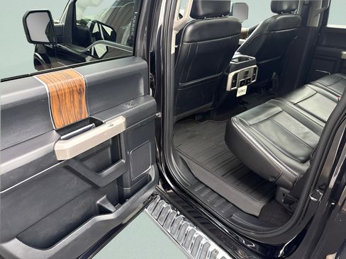 Used 2019 Ford F150 Lariat w/ Equipment Group 502A Luxury AWD/4WD image 9