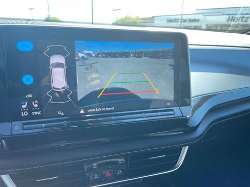 Used 2025 Volkswagen Atlas Cross Sport SE image 25