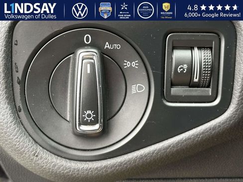 Used 2018 Volkswagen Golf S image 23