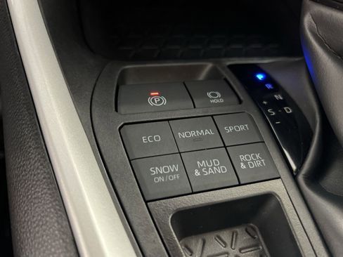 Used 2025 Toyota RAV4 XLE w/ Convenience Package image 32