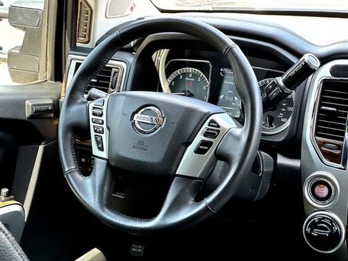 Used 2018 Nissan Titan SL w/ Texas Titan Edition AWD/4WD image 30