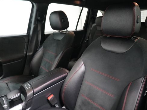 Used 2022 Mercedes-Benz GLB 250 image 10