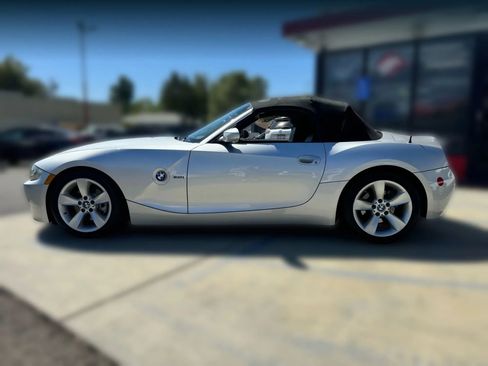 Used 2006 BMW Z4 3.0i image 2