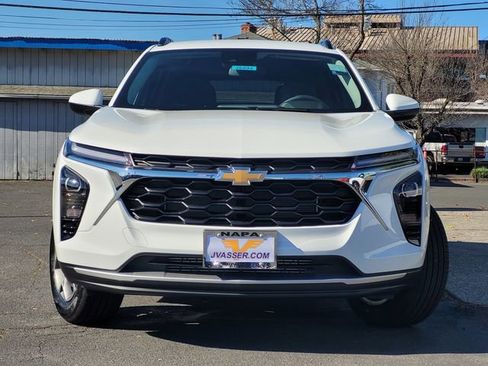 New 2026 Chevrolet Trax LT FWD image 2