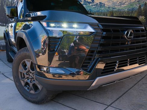 Used 2025 Lexus GX 550 AWD/4WD image 6