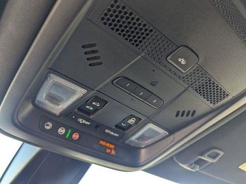 Used 2023 Cadillac XT6 Premium Luxury image 27