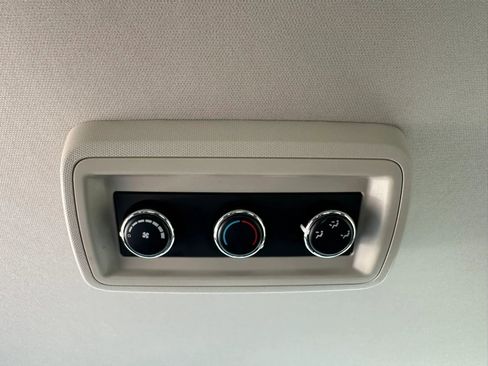 Used 2019 Dodge Grand Caravan SE w/ UConnect Hands-Free Group image 31