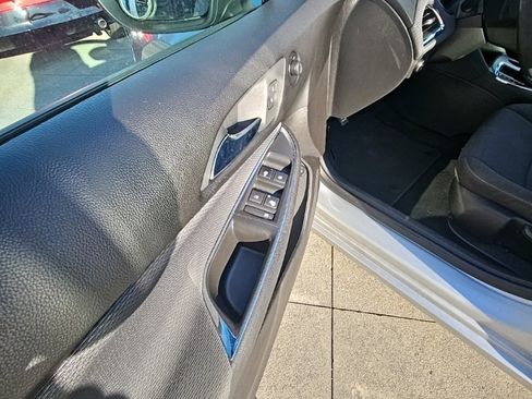 Used 2018 Chevrolet Cruze LS image 10