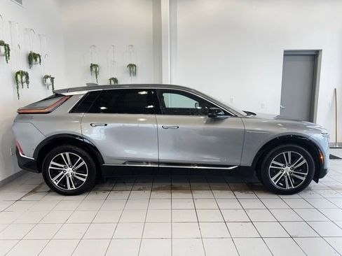 New 2025 Cadillac Lyriq Luxury AWD/4WD image 40
