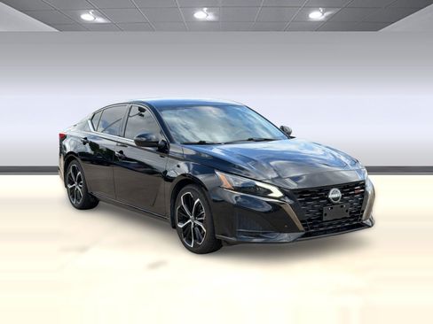 Used 2024 Nissan Altima 2.5 SR FWD image 7