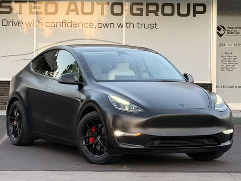 Used 2022 Tesla Model Y Performance AWD/4WD image 3