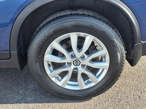 Certified 2019 Nissan Rogue SV image 10