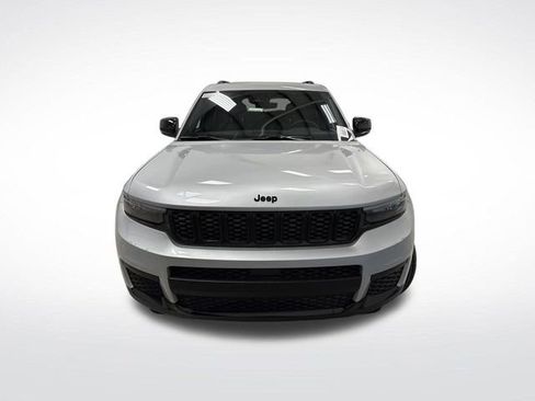 New 2025 Jeep Grand Cherokee L Altitude image 11