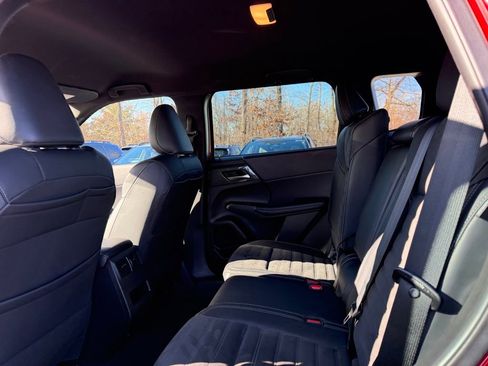 Used 2023 Mitsubishi Outlander SE Black Edition image 27