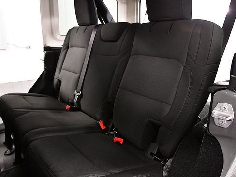 Used 2023 Jeep Wrangler Sahara image 27