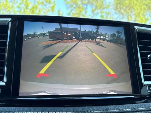 Used 2023 Chrysler Pacifica Touring-L FWD image 39