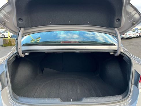 Used 2025 Hyundai Elantra SEL image 31