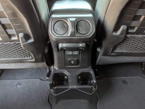 Used 2019 Jeep Wrangler Unlimited Rubicon AWD/4WD image 37