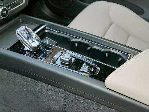 New 2026 Volvo XC60 T8 Plus w/ Protection Package Premier image 17