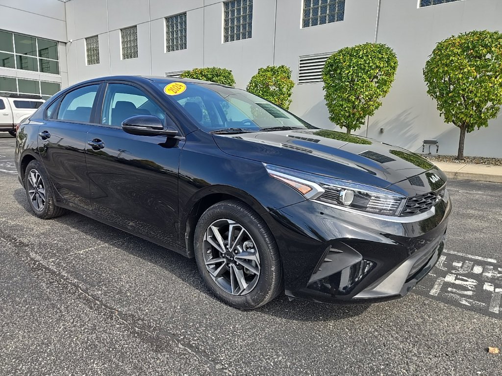 Used 2024 Kia Forte LXS w/ LXS Technology Package FWD image 4