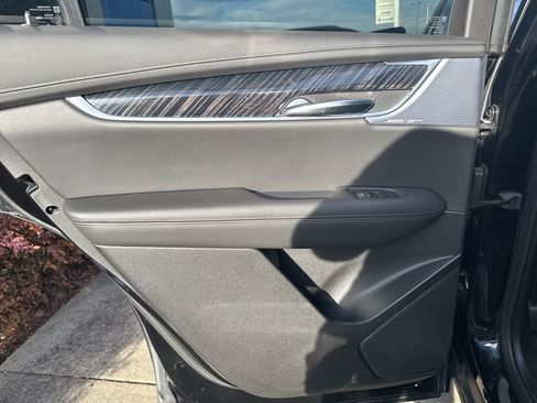 Used 2025 Cadillac XT6 Premium Luxury image 13