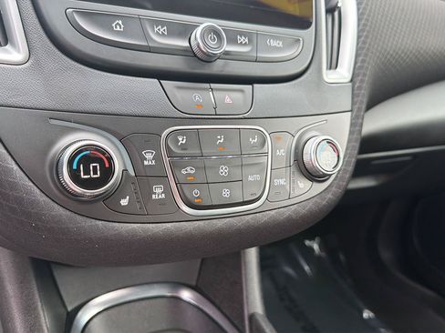 Used 2025 Chevrolet Malibu LT FWD image 25
