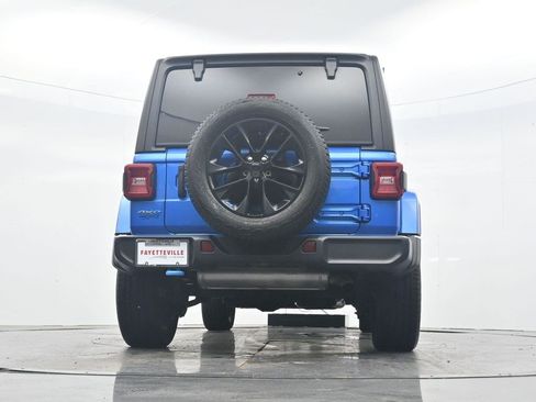 Used 2022 Jeep Wrangler Unlimited Sahara AWD/4WD image 30