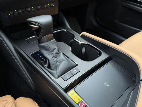 Used 2025 Lexus ES 300h w/ Accessory Package (Z1) FWD image 38