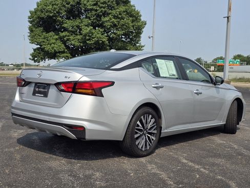 Used 2024 Nissan Altima 2.5 SV FWD image 15