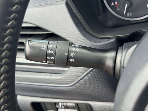 Used 2025 Subaru Forester Premium AWD/4WD image 21