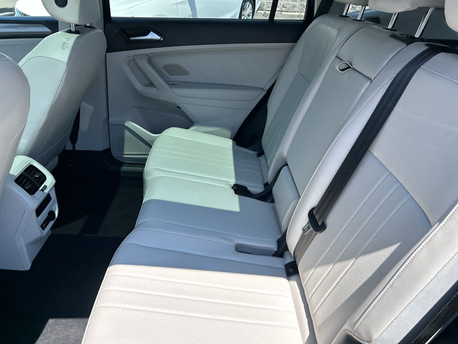 Used 2023 Volkswagen Tiguan SE w/ Panoramic Sunroof Package AWD/4WD image 22