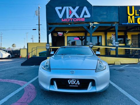 Used 2009 Nissan 370Z Touring w/ Sport Pkg RWD image 2