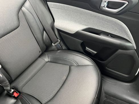 Used 2025 Jeep Compass Latitude image 37