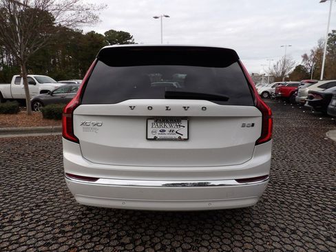 Certified 2025 Volvo XC90 B5 Plus image 8