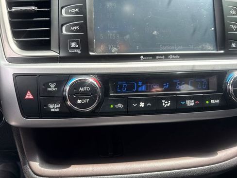 Used 2019 Toyota Highlander Limited Platinum AWD/4WD image 15